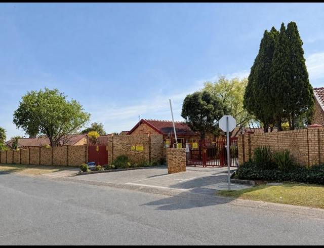 2 BEDROOM TOWNHOUSE FOR SALE IN THE REEDS